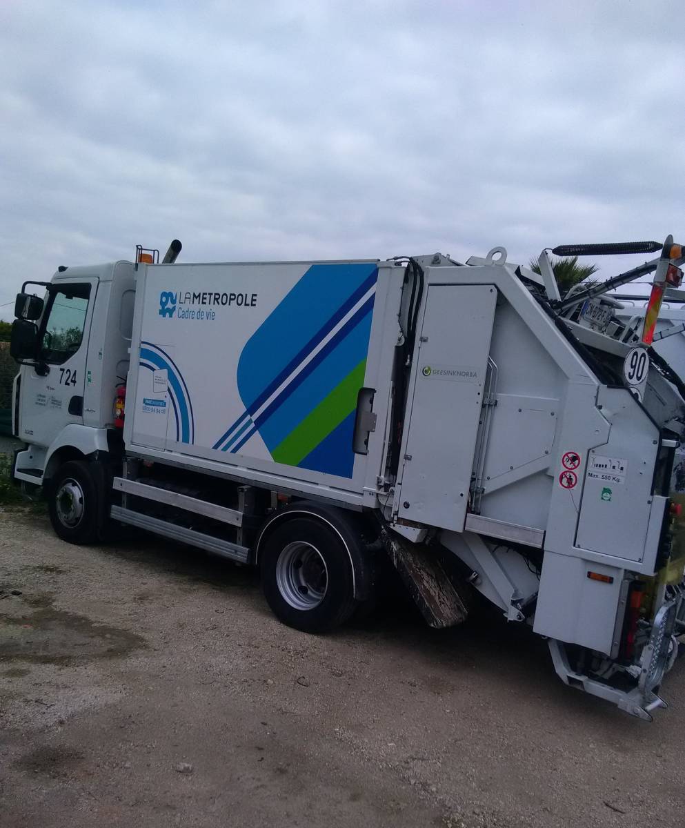 Réparation Hydraulique sur Benne à Ordure dans les Bouche ...